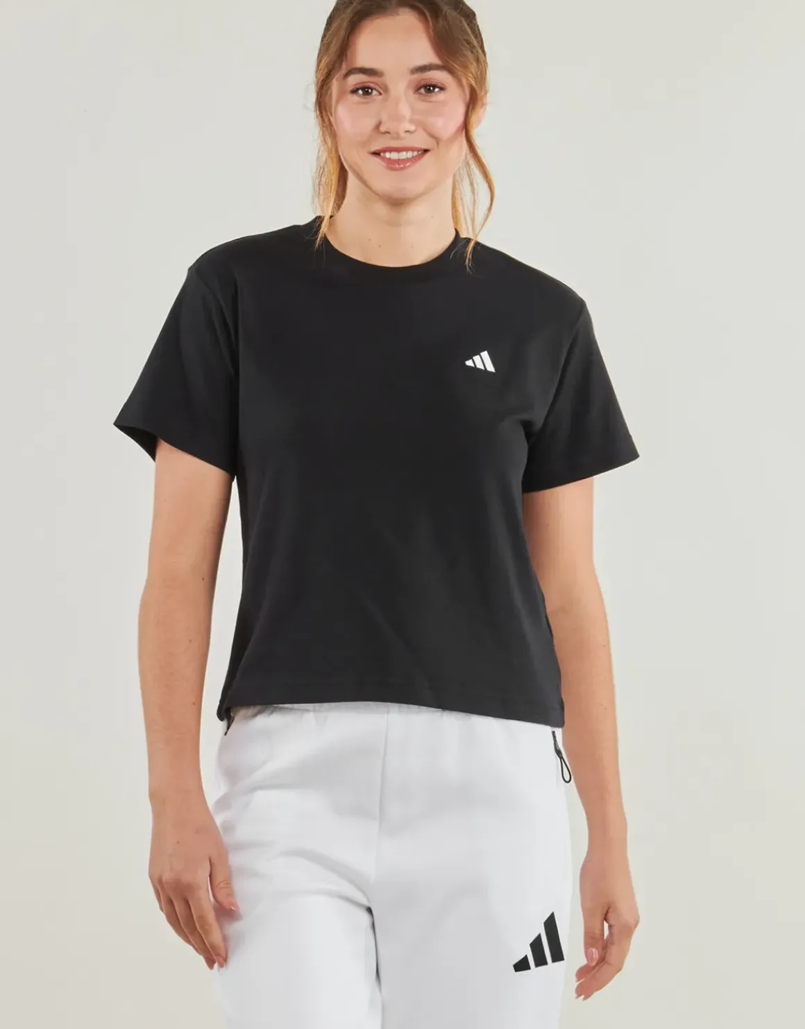 Adidas Sportswear - Essentials Small Logo T-Shirt