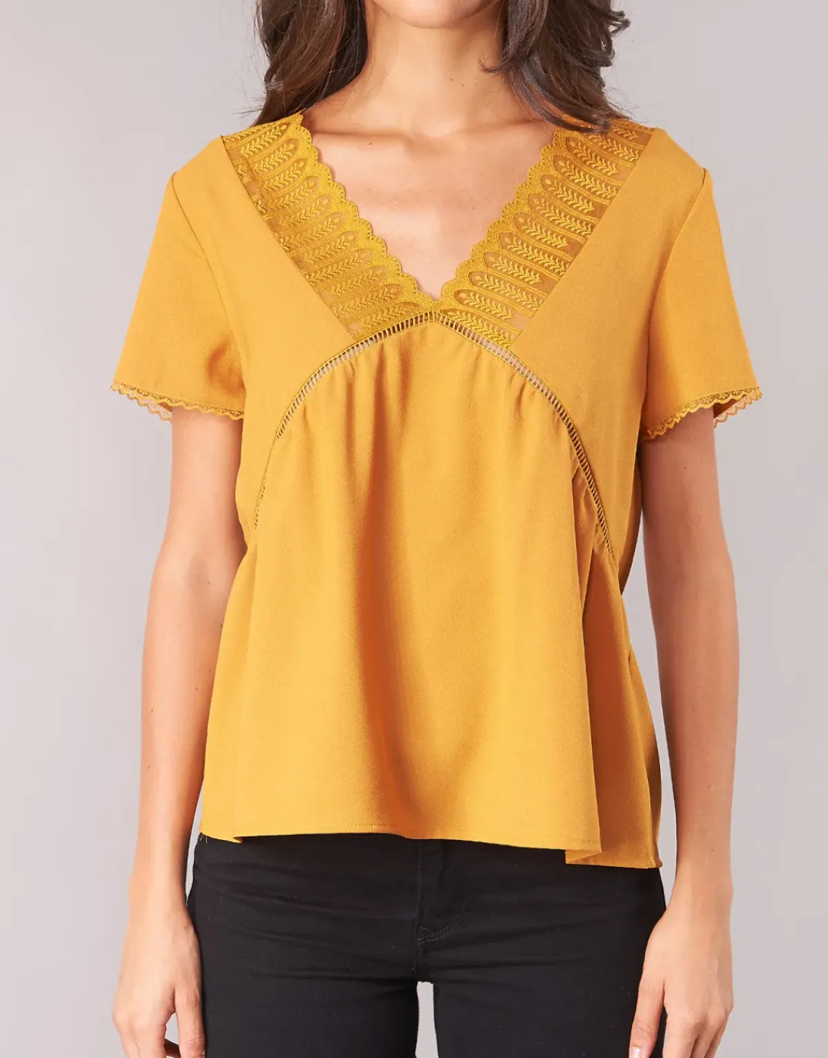 Betty London - JOCKY