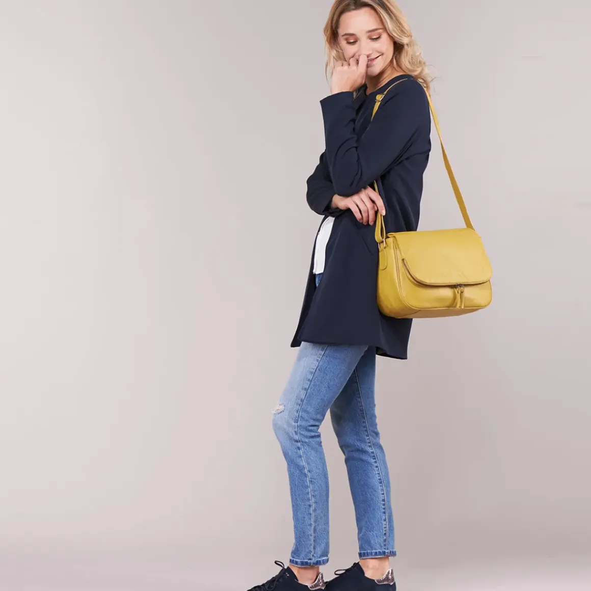 Betty London - EZIGALE