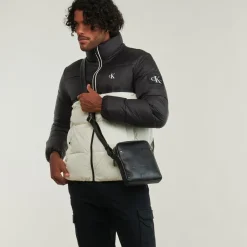 Calvin Klein Jeans - MONOGRAM SOFT REPORTER 18 AOP