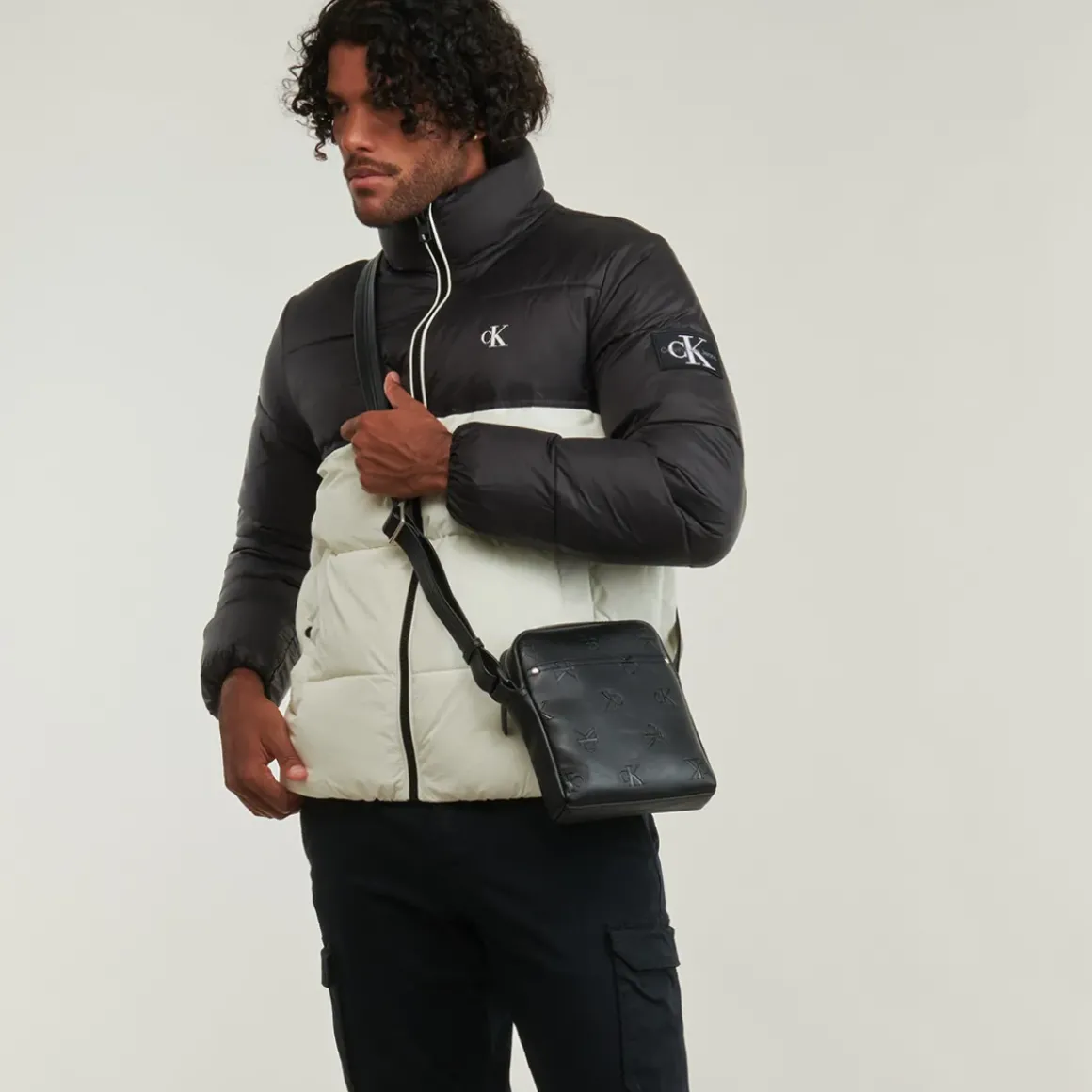 Calvin Klein Jeans - MONOGRAM SOFT REPORTER 18 AOP