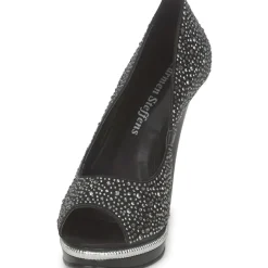 Carmen Steffens - TOUGA
