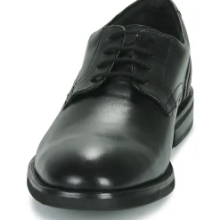 Clarks - UN HUGH LACE