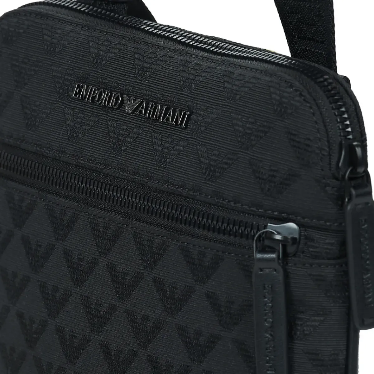 Emporio Armani - MESSENGER BAG Y4M185