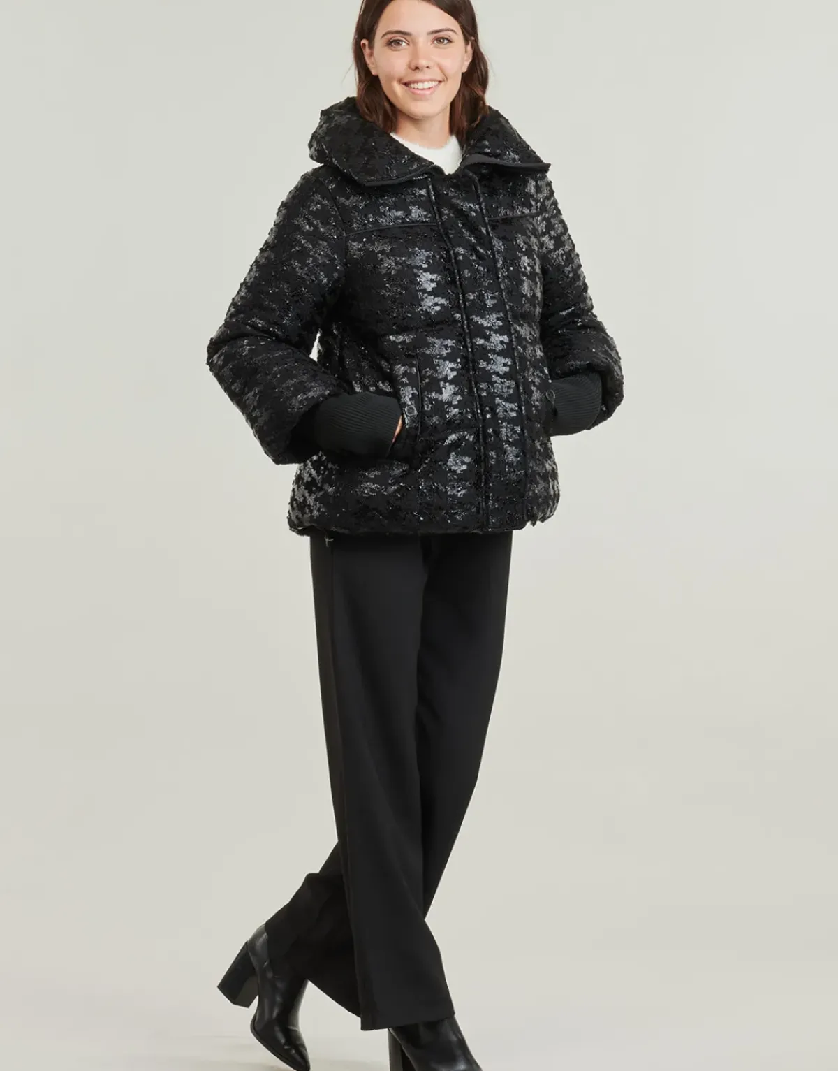 Guess - MELIE HOUNDSTOOTH PUFFER