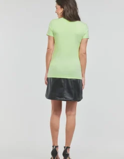 Guess - SS CN TRIANGLE FLOWERS TEE