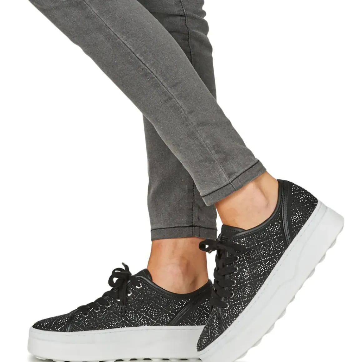 Guess - QUEENY
