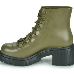 Melissa - COSMO BOOT AD