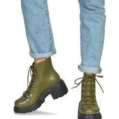 Melissa - COSMO BOOT AD
