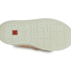 Shoo Pom - PLAY CO SCRATCH