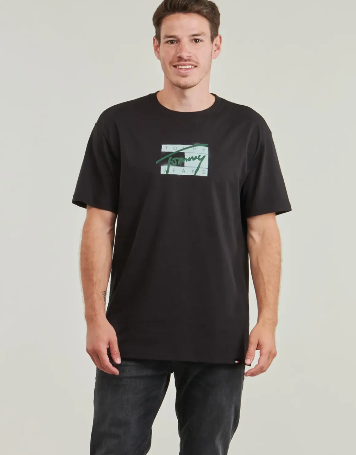 Tommy Jeans - TJM REG STREET SIG FLAG TEE EXT