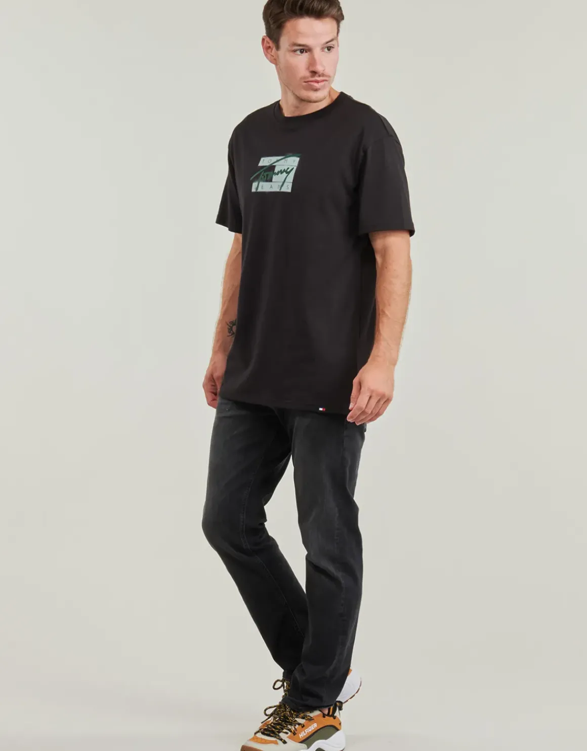 Tommy Jeans - TJM REG STREET SIG FLAG TEE EXT